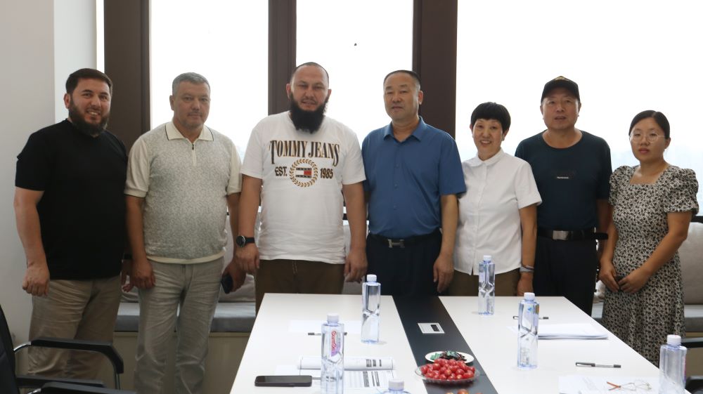 烏茲別克斯坦客戶來凱隆儀表天津總部參觀交流